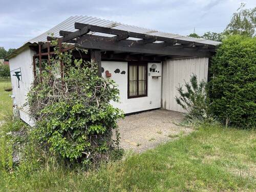 Gartenhaus mit übedachter Terrasse.JPG - 