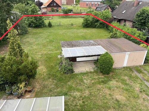 Ausblick auf das große Baugrundstück, mit Markieru - 
