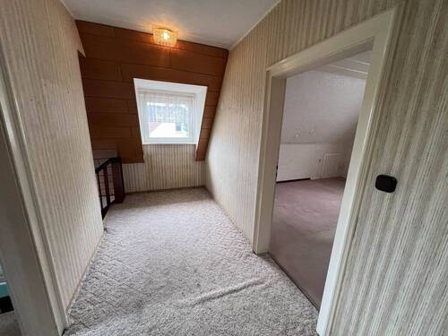 heller Flur im OG.JPG - 
