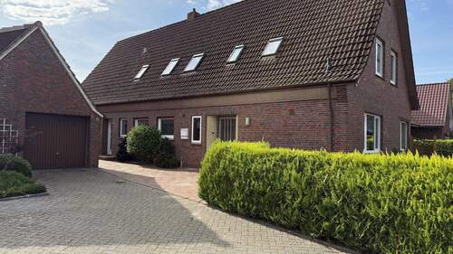 Hausansicht - Viel Platz für Ideen - Großes Ein-Zweifamilienhaus mit Charme