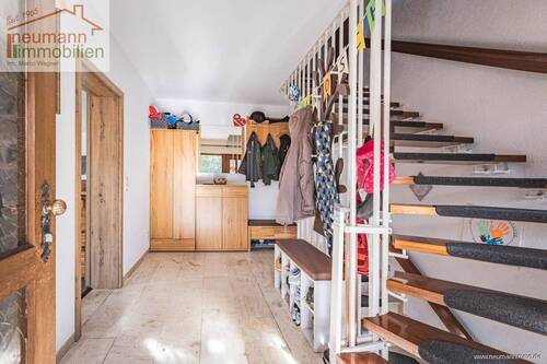 Flur Treppe EG - Einfamilienhaus mit 200,20 m² in Breitscheid zum Kaufen