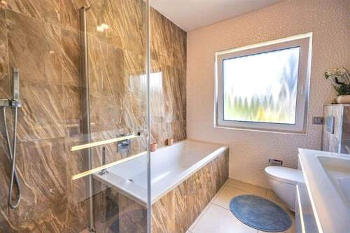 Wannen- und Duschbad EG - 