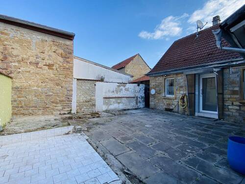 Hof - 3 Zimmer Einfamilienhaus in Alzey