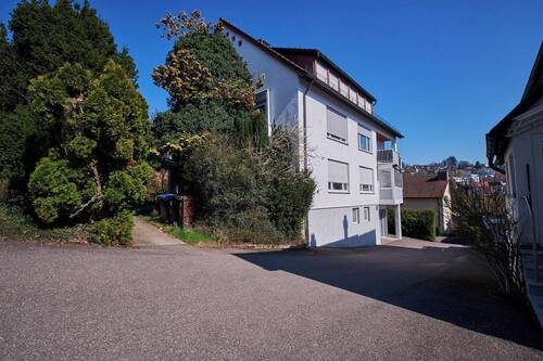 Außenansicht - !Provisionsfreie! Gepflegte 4,5-Zimmer DG-Wohnung mit Stellplatz!