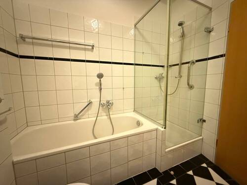 Badewanne + Dusche - 