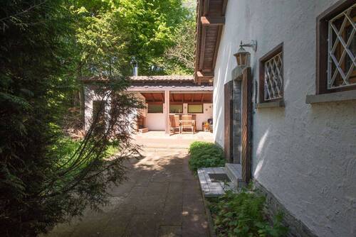 Überdachter Freisitz mit Kamin - 3 Zimmer Einfamilienhaus zum Kaufen in Schmitten im Taunus