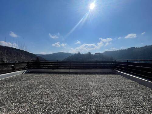 Dachterrasse mit Schlossblick - 8 Zimmer Einfamilienhaus zum Kaufen in Neuenbürg