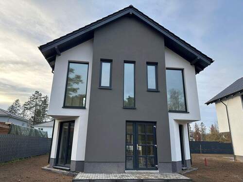 Bild 2 - 6 Zimmer Einfamilienhaus zum Kaufen in Werneuchen