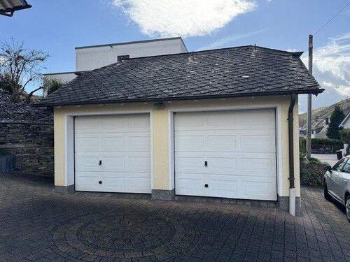 Doppelgarage - Mehrfamilienhaus, Wohnhaus mit 279,00 m&sup2; in Neumagen-Dhron zum Kaufen