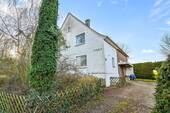 - - Großzügiges Einfamilienhaus mit Potential