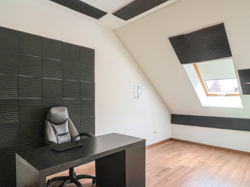 Arbeits- oder Kinderzimmer - 