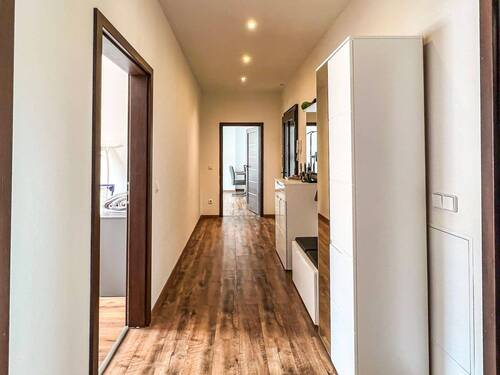 Flur - Etagenwohnung mit 99,00 m² in Leipzig zur Miete