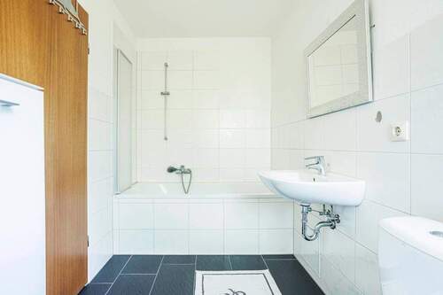EG Wohnung Badezimmer.jpg - 
