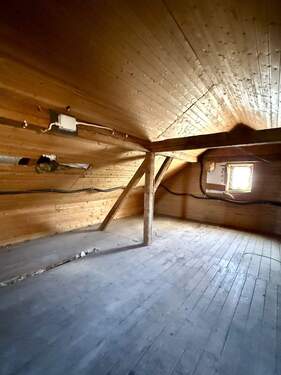 Dachgeschoss mit Ausbaupotential - 