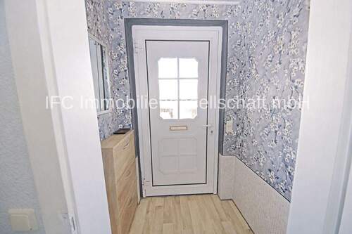 Hauseingang / Windfang im EG - 4 Zimmer Reihenmittelhaus zum Kaufen in Bitterfeld-Wolfen