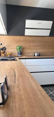 Küche mit Holzdetails - 