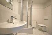 Bad mit Dusche - 