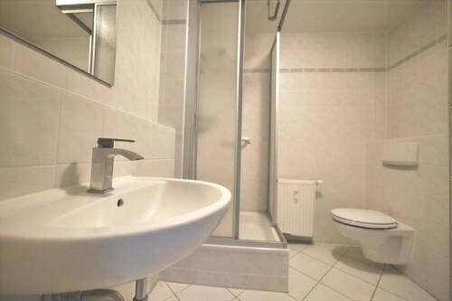 Bad mit Dusche - 