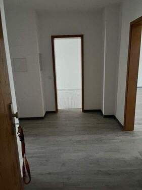 Ansicht Flur mit Designvinylboden - 2 Zimmer Etagenwohnung zur Miete in Baunatal