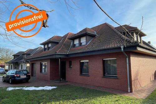 Vorderansicht - Zentral und in zweiter Reihe! Großes Zweifamilienhaus in Dinklage