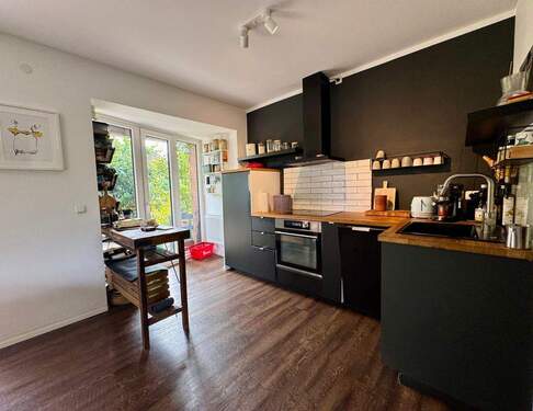 Einbauküche und Austritt auf die Terrasse - 