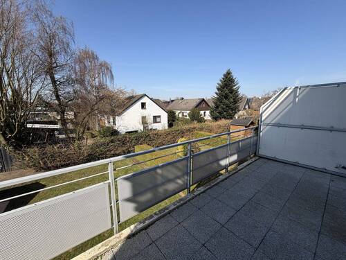 Balkon - Etagenwohnung mit 97,30 m&sup2; in Uetersen zur Miete