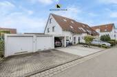 Garage und Stellplatz am Gebäude - 