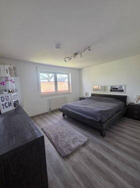 großzügiges Schlafzimmer - 
