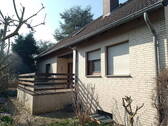 Seitenansicht mit Terrasse - 8 Zimmer Einfamilienhaus in Wolfenbüttel