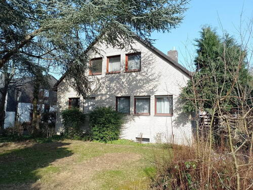 Vorderansicht mit Garten - 