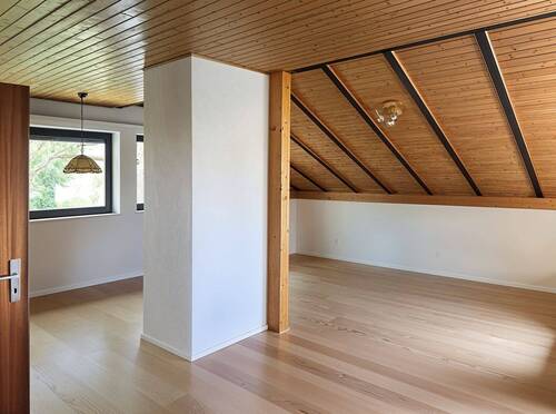 Wohnzimmer - Wohnzimmer, Leer (unmöbliert) - (KI generiert) - 4 Zimmer Etagenwohnung in Oftersheim