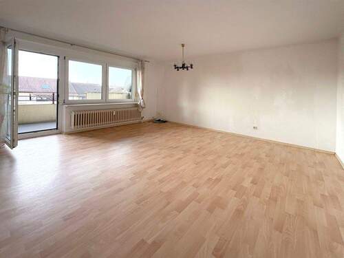 Wohnzimmer - 4-Zimmer-Wohnung in Heilbronn-Sontheim