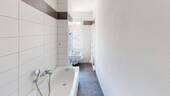 Bad mit Wanne - Etagenwohnung mit 65,60 m² in Chemnitz zur Miete