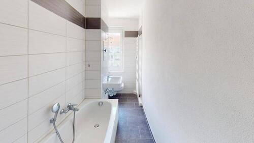 Bad mit Wanne - Etagenwohnung mit 65,60 m² in Chemnitz zur Miete