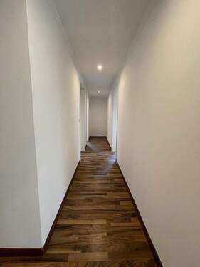 Flur zu den Zimmern - Etagenwohnung mit 60,00 m² in Breitenbrunn GT Bedernau zur Miete