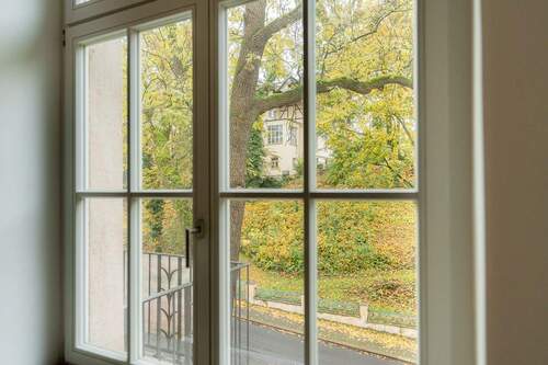 Blick aus dem Fenster - Exklusives Wohnen im denkmalgeschützten Lahmann-Sanatorium - 4-Zimmer-Wohnung im Erstbezug.