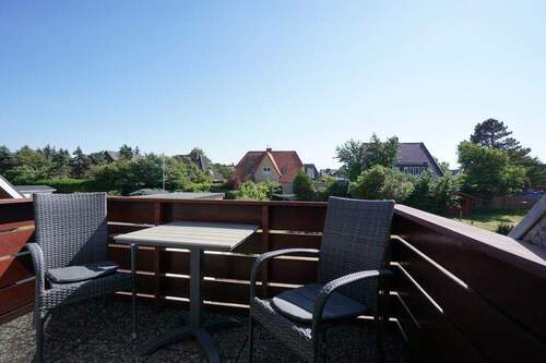 Wohnung OG links Südbalkon - Großes Wohnhaus mit sechs Appartements in herrlicher Lage von Wenningstedt