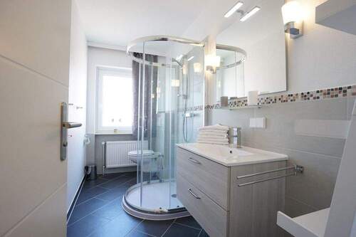 Wohnung OG links Duschbad - 1 Zimmer Mehrfamilienhaus, Wohnhaus in Wenningstedt-Braderup (Sylt)