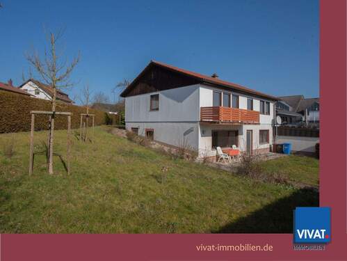 Bild 1 - Wunderschönes Eckgrundstück mit viel Abstand. EFH mit ELW-Option und großer Garage.