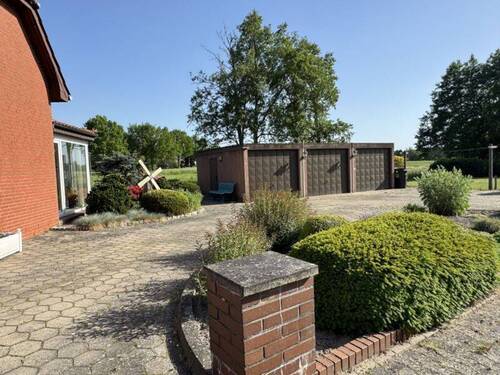 mit 3 Garagen - 