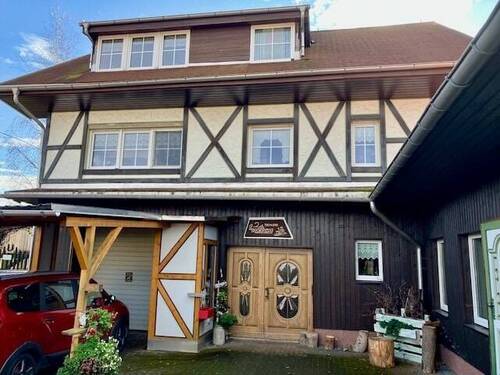 Vorderseite / Eingangsbereich - 1 Zimmer Mehrfamilienhaus, Wohnhaus zum Kaufen in Rodewisch