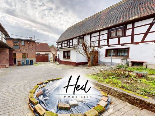 Ansicht - Zwei-Seiten-Bauernhof mit Fachwerkhaus und Scheune