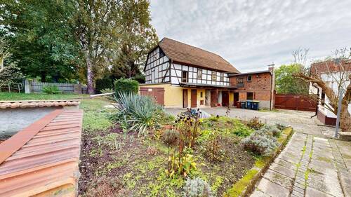 Hof - 8 Zimmer Einfamilienhaus zum Kaufen in Lützen