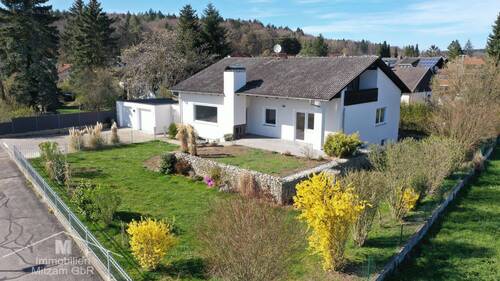Südostansicht - Gepflegter Bungalow mit herrlichem Garten und Doppelgarage in bevorzugter Lage von Breitenbrunn