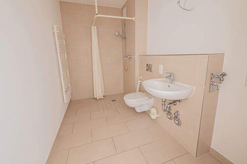 Barrierefreies Badezimmer - 2 Zimmer Etagenwohnung zur Miete in Dresden