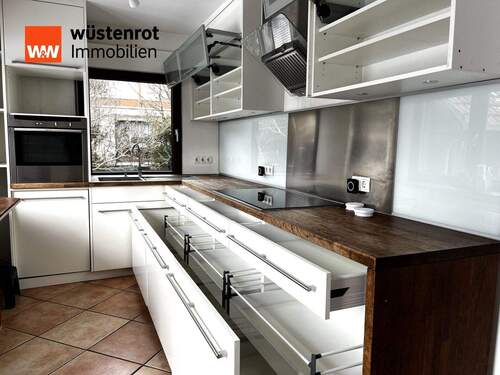 Küche mit viel Stauraum - 