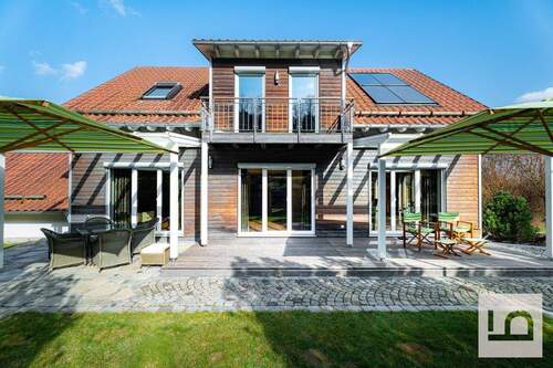 Südansicht mit Terrasse - 9 Zimmer Einfamilienhaus zum Kaufen in Wolnzach