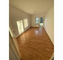 Bezugsfertige helle 2-Zimmer-Wohnung mit Balkon + Keller + Stellplatz in Rödermark-Urberach