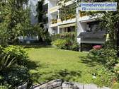 Titelbild - Großzügige 4-Zimmer-Wohnung mit Schwimmbadanteil, 2 Garagen und Zugang zum Gemeinschaftsgarten