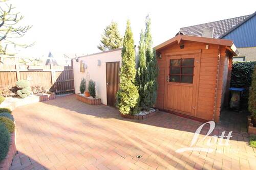 Garage und Gartenhaus - 